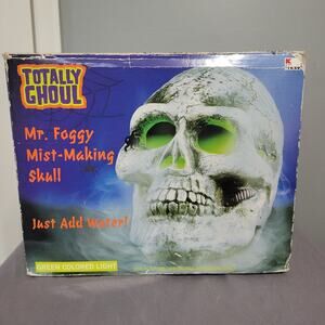 Halloween Mr. Foggy Mist Making Skull with Led Lighting Vintage